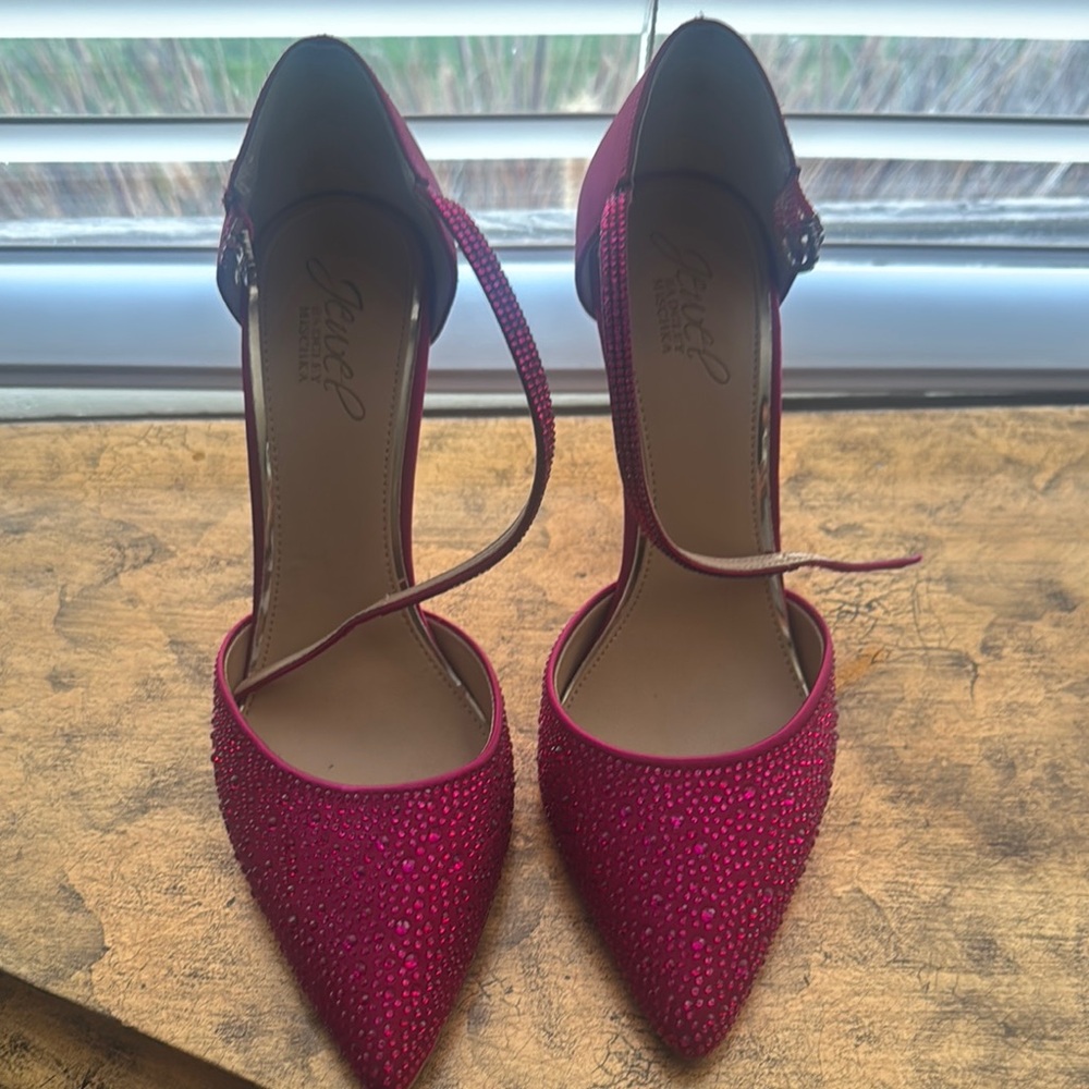 BRAND NEW Embellished Fuchsia Badgley Mischka Heels